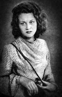 Писательница, на которую равняются студенты лина костенко родилась в 19 марта 1930 года в городе ржищев киевской области. Лина Костенко. Фото