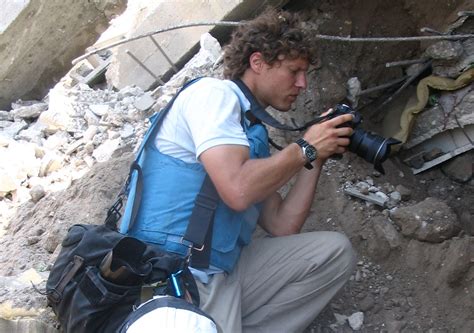 Der fotoreporter jeroen oerlemans hat aus syrien und afghanistan berichtet, nun ist er in libyen ums leben gekommen. Hans Jaap Melissen: Terug naar de oorlog / Villamedia