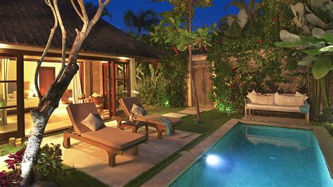 Has outdoor dining area and ocean views. Villa Kubu 5 | 1 bedroom | Sleeps 2 | Pool | Seminyak, Bali