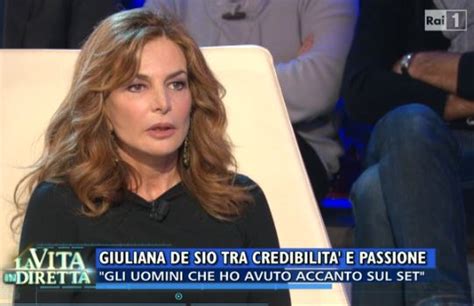 Giuliana de sio, née le 2 avril 1957 à salerne (campanie), est une actrice italienne. Giuliana De Sio: s'infuria con Cristina Parodi "Sempre le ...