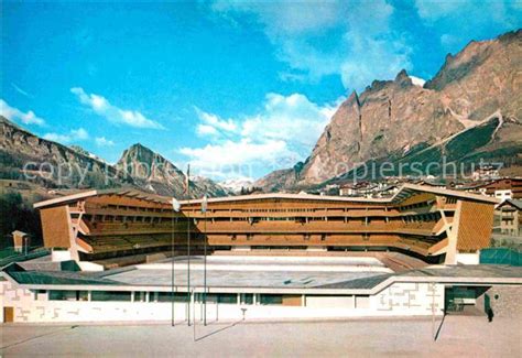 L'iconico stadio olimpico, che aveva ospitato la cerimonia di apertura degli vii giochi olimpici invernali, è stato accuratamente ristrutturato per ospitare le gare di curling. AK / Ansichtskarte Stadion Stadio Olimpico del Ghiaccio ...