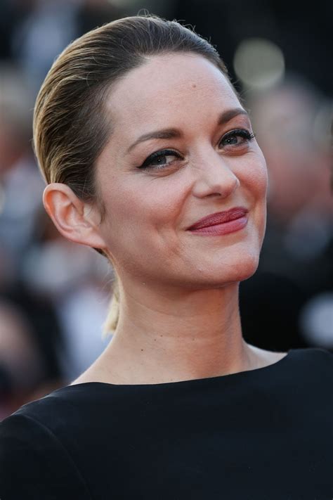 Filme si seriale cu marion cotillard. MARION COTILLARD at Girls of the Sun Premiere at Cannes ...