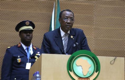 C'est son fils mahamat idriss déby itno, général quatre étoiles à 37 ans, souvent appelé mahamat kaka, responsable de la garde présidentielle, qui a les premières réactions à la mort de idriss déby itno. Presidentielle: Idriss Deby Itno, le Président en exercice ...