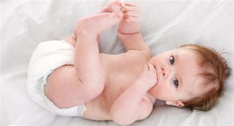 Ruam susu umumnya dialami oleh bayi dengan orang tua yang memiliki riwayat alergi. Tips Mengobati Ruam Popok Pada Bayi Dengan Bahan-Bahan ...
