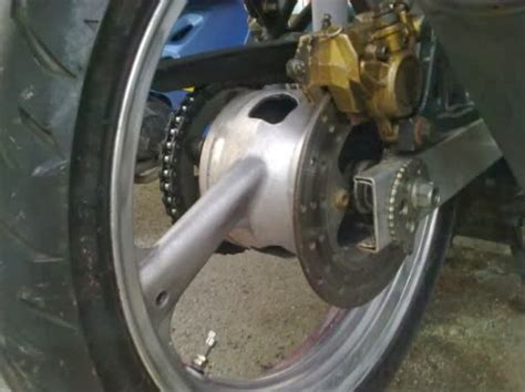 Halaman ini yamaha & kawasaki yang mempunyai 250cc keatas (2storke). Masuk Gear: Yamaha TZM 150