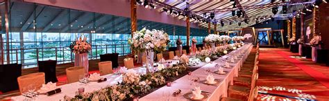 Glass of french sparkling wine for the toast during the wedding cake cutting (for the couple and all guests). Marina Bay Sands Launches New Eco-Conscious Wedding Package