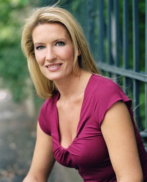 The reporter said that she was 26 at the time and had just arrived in moscow as a correspondent for georgian television. 95 best images about Moderatorinnen on Pinterest | People ...