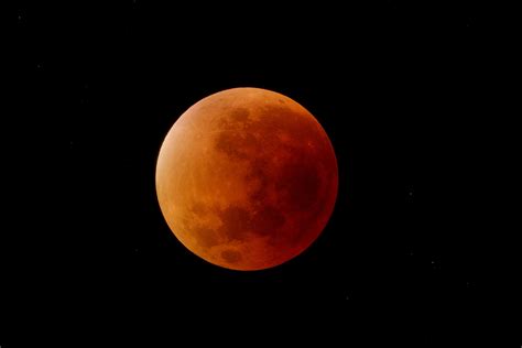 No doubt, you've heard next week's event termed as a 'super blood moon' eclipse. Super Blood Moon Total Eclipse - Space Colors