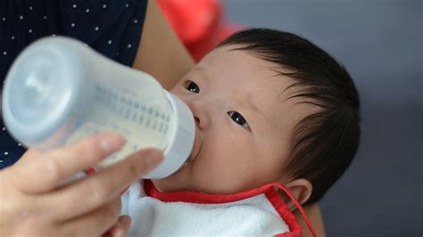 Saya cuba tepuk belakang badan tapi anak tidak beri reaksi. Bancuh Susu Anak Jangan Sampai Khasiatnya Hilang. 5 ...