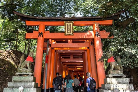 Registro fílmico y fotográfico del día 13 de octubre… Entrance of Fushimi Inari-Taisha Photograph by Karen Jorstad