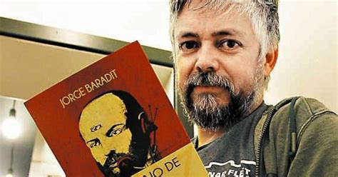 Promo capítulo de jorge baradit en ojo con el libro con pablo mackenna. Baradit no para la polémica con Marcelo Ríos y lo tilda de ...