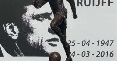 Of je komt op tijd. Standbeeld Cruijff onthuld bij Johan Cruijff Arena: "Het ...