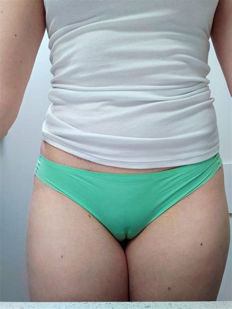 How to prevent camel toe when wearing yoga pants. lululemon panties give me the best cameltoes : cameltoe