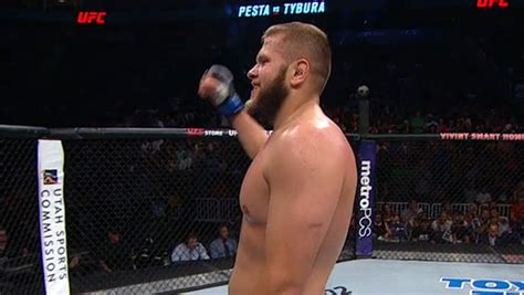 Po pěti kolech vyhrál nad francouzem alexem lohorém na body. UFC Fight Night 92 - Viktor Pesta contre Marcin Tybura - UFC Fans France