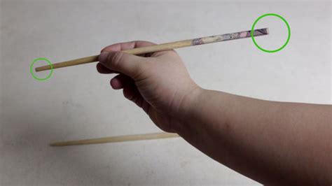 Has anyone mastered eating with chopsticks? How To's Wiki 88: how to hold chopsticks the right way