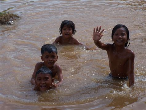 12,480 free photos of children / 125 ‹ ›125 ‹ › Swimming children, Cambodia | h.r.h. highlighter | Flickr