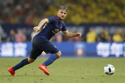 Luke shaw on fifa 21. Manchester United: Star Defender's Instagram Post Gives ...