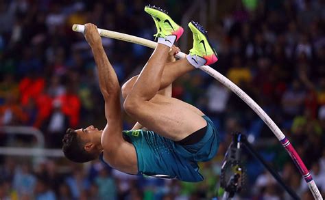 O salto com vara é um dos esportes mais técnicos e disputados das olimpiadas, para ganhar uma medalha de ouro é preciso muito tempo de treino, dedicação e foco. Thiago Braz | Salto com vara, Thiago braz, Atletas olímpicos