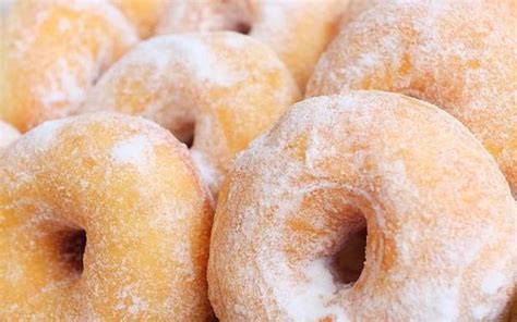 Selain memiliki rasa yang manis, donat juga memiliki dengan cara mudah ini makan donat yang anda bikin akan menyerap minyak lebih sedikit sehingga lebih enak dan sehat dikonsumsi keluarga. Cara Membuat Donat Dengan Bahan Seadanya : Resep Indonesia ...