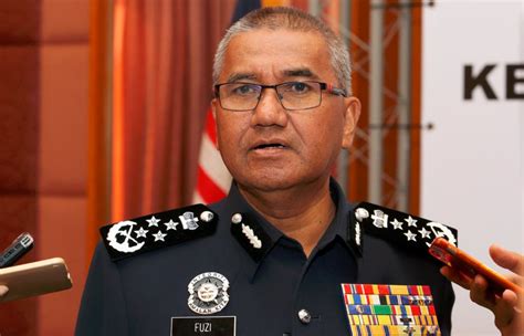 Harun also said he believes the suspect is still in malaysia and may change his appearance or use false documentation, refusing to comment on. PDRM Tidak Intip Akaun Media Sosial Keluarga Istana Johor ...