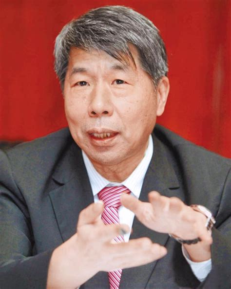 He founded the democratic action alliance in 2004 and was elected to the national assembly in 2005, but resigned on the first day to protest the parliament's formation. 專訪：洪秀柱智囊張亞中 - 亞洲週刊