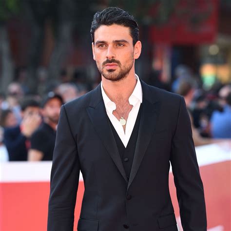 Michele morrone spielt die hauptrolle in dem film „365 days auf netflix(© getty images) michele morrone: Michele Morrone: Der sexy Schauspieler im großen COSMO ...