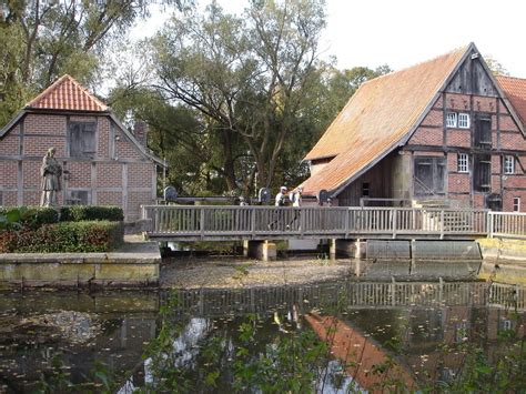 Daarnaast zijn er verschillende restaurants waar men tot laat in de morgen kan ontbijten. Mountainbike: atb Gronau - Nienborg (Tour 98036)