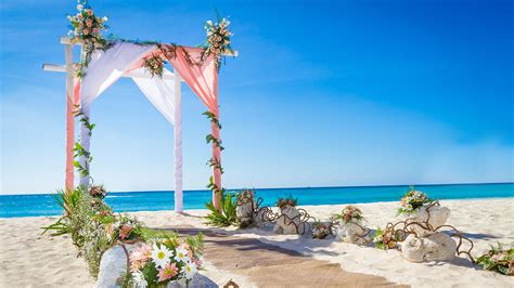 Head up or down the coast from miami and get ready to enjoy a relaxing and memorable vacation in one of the best beach towns in florida. Panama City Beach Weddings - FL Beach Weddings | Resort ...