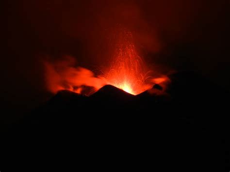 Da ieri pomeriggio fortissime esplosioni del #vulcano. Ätna aktuell - Ausbruch vom 15.06.2014 - Go-Etna