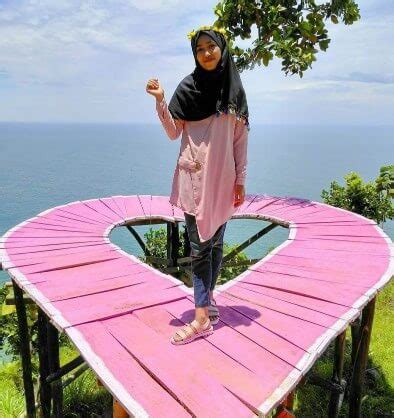 Tempat wisata di kebumen yang pertama adalah pantai ayah atau pantai logending. Harga Tiket Masuk Dan Lokasi Pantai Patemon Kebumen ...