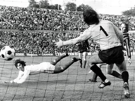 Gerhard „gerd müller (* 3. 50 Jahre, 50 Gesichter: Gerd Müllers Torrekord :: DFB ...