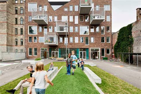 En dag bliver skolen hegnet inde. Skolen ved Bulowsvej