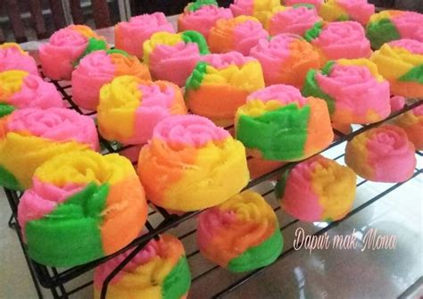 Sementara baking powder lebih baik digunakan pada jenis kue kering sementara itu pada baking powder tak menghasilkan rasa getir pada kue. Kue Cake Pisang Kukus Mawar : 10 Cara Membuat Bolu Pisang Kukus Ada Yang Tanpa Pakai Mixer Yuk ...