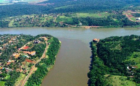 Na região da tríplice fronteira, que reúne brasil, paraguai e argentina, há suspeita de que células do grupo terrorista hezbolá e de grupos radicais xiitas tenham se instalado desde os anos 80. Puerto Iguazu e as Cataratas no lado Argentino - Viagens e ...