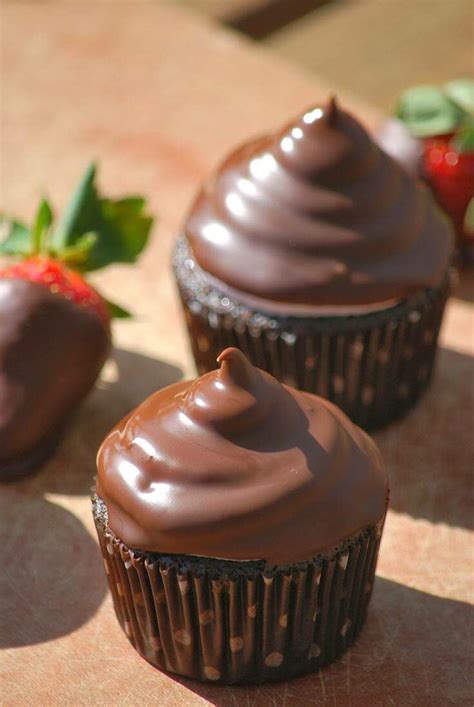 Chocolate covered strawberries at home? Chocolate cake covered strawberries. Yum!!! | Postres ...