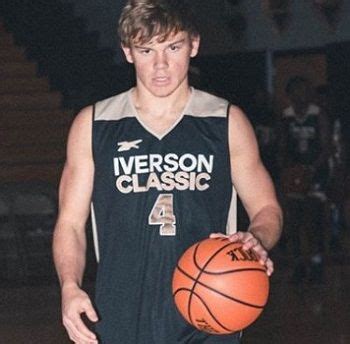 By the end of ninth grade, mcclung had grown to 5'10 and had given up football. Mac McClung Height, Age, Girlfriend, Biography, Family ...