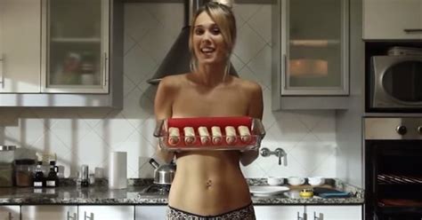 The way she does it. Female Chef Is Taking Over The Internet With Her Naked ...