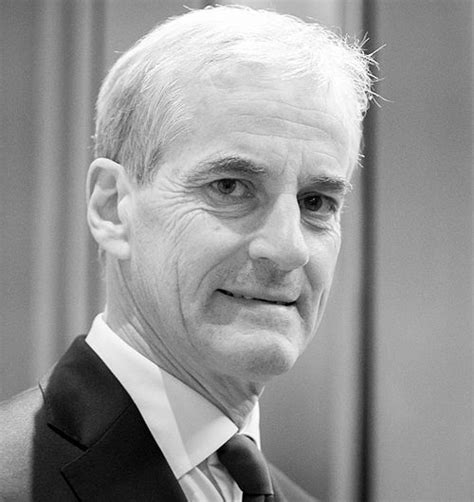 In that role, his job was to represent norway in the international community. Jonas Gahr Støre i 2020 | Utdannelse