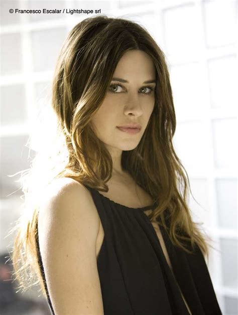Valentina cervi as the young artist 'artemisia' in the film of 1997. Picture of Valentina Cervi