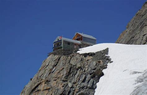 La cabaña se encuentra justo encima del lötschenlücke (3. Hitzewelle sorgt für Betrieb in Walliser Berghütten | 1815.ch