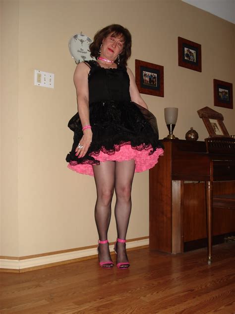 I cannot pay a mistress or web sites so do not contact me for that sissy gina - ultra femme transvestite sissy: August 2010