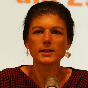 Along with dietmar bartsch, she was the parliamentary chairperson of die linke from 2010 to 2019. Sahra Wagenknecht übt schwere Kritik an ihrer Partei ...