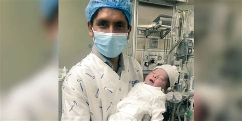 Don't be fool by his height, nairo quintana paola gave birth to their beautiful daughter mariana born in february, 2014 in bocaya, colombia. Nairo Quintana presenta con orgullo a su hijo Tomás