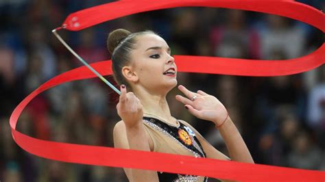 Dina alekseyevna averina is a russian individual rhythmic gymnast. Сёстры Аверины лидируют в многоборье на ЧМ после двух ...