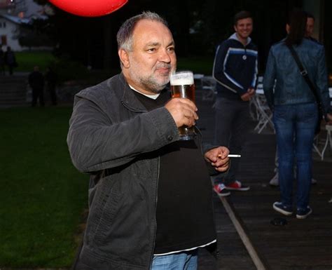 Zobrazte si úplný profil na linkedin a objevte spojení uživatele vaclav a pracovní příležitosti v podobných společnostech. Do Prahy jenom kvůli penězům. Proč se Václav Svoboda stále ...