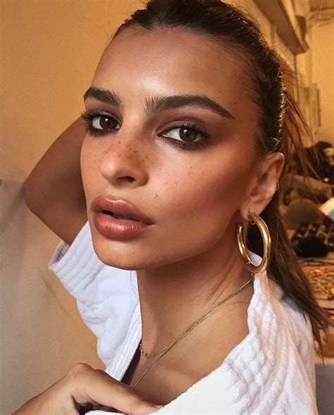 If i decide to shave my armpits or grow them out, that's up to me. Emily Ratajkowski | Faux freckles, Makeup looks, Beauty ...