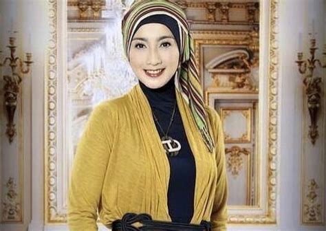 Memulai karir sebagai gadis sampul, kecantikan desy ratnasari nyatanya tak lekang oleh waktu. Desy Ratnasari, Politikus yang Senang Mengoleksi Mobil Mewah