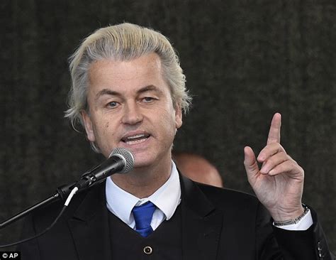 Geert wilders is niet van plan om campagneactiviteiten te schrappen vanwege het risico op politiek gemotiveerd geweld rond de kamerverkiezingen. Dutch politician Geert Wilders labels refugee crisis an ...