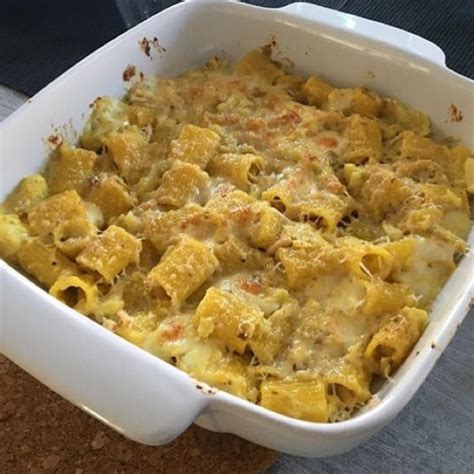 Quella che vi propongo oggi infatti è la pasta con il cavolfiore alla siciliana in cui vengono aggiunti filetti di acciuga, uvetta e pinoli, un accostamento per me molto insolito visto. Ricetta Pasta gratinata con cavolfiore - La Ricetta di ...