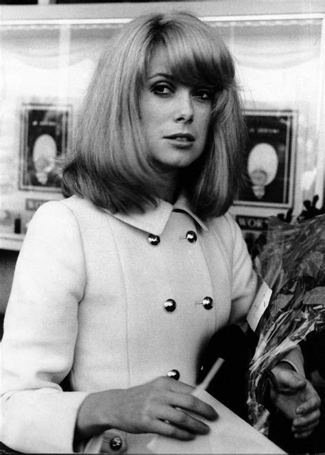 As catherine dorléac, she made her film debut at age thirteen in les collégiennes (1957). Catherine Deneuve, 1960s en 2020 (avec images) | Deneuve ...